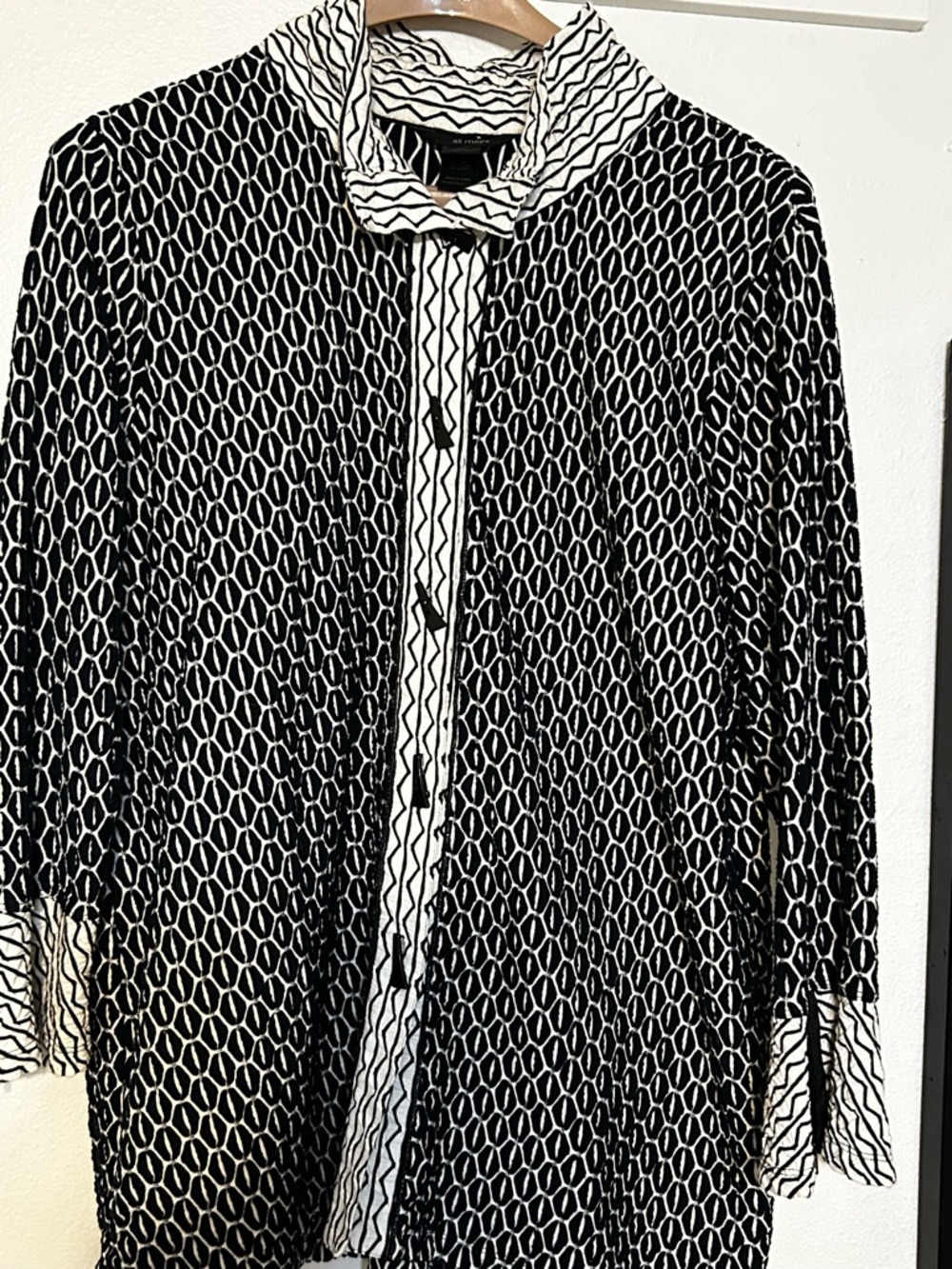 Ali Miles Black and White Striped Geometric BlouseREAD DESCRIPTION!!!
